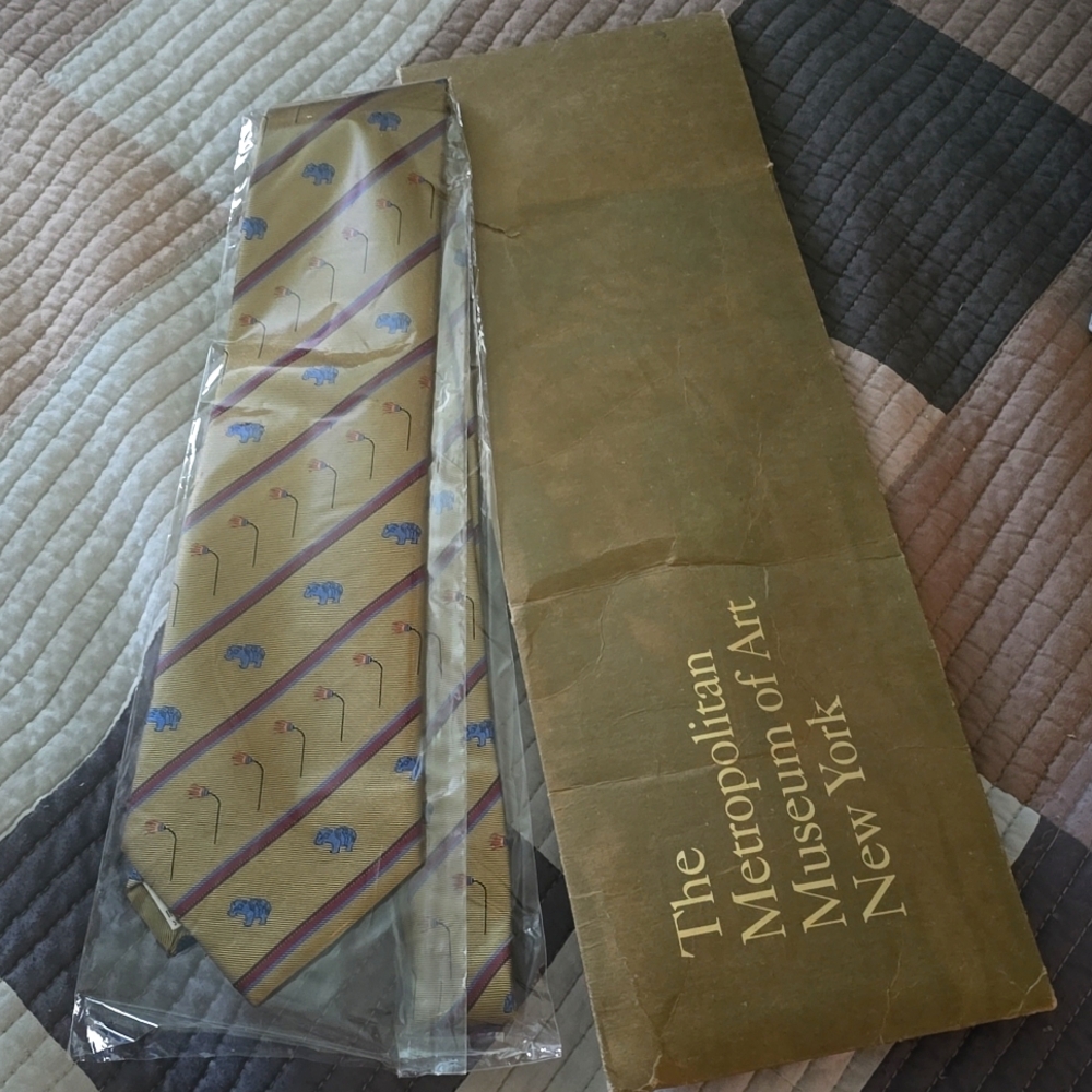 NWT The Metropolitan Museum of Art in NY Tie